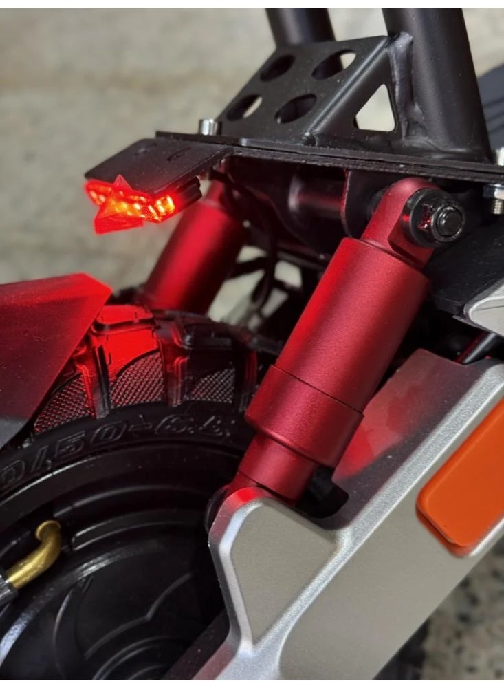 سكوتر روسي مونستر كهربائي 48 فولت 3000 واط – إطارات بدون أنابيب 11 بوصة | سرعة قصوى 65 كم/س | بطارية 48 فولت 15 أمبير | تعليق أمامي وخلفي | مصابيح LED مزدوجة | 3 سرعات | تصميم قابل للطي | شاشة رقمية | اتصال بلوتوث - Image 5